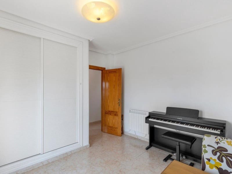 5 soverom Villa til salgs i Torrevieja med svømmebasseng - € 395 000 (Ref: 8937457)