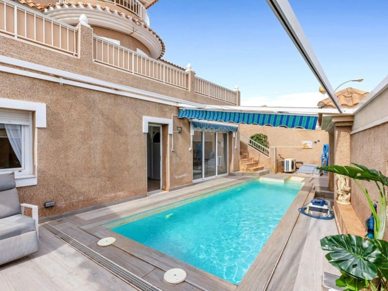 5 soverom Villa til salgs i Torrevieja med svømmebasseng - € 395 000 (Ref: 8937457)