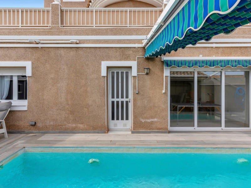 5 soverom Villa til salgs i Torrevieja med svømmebasseng - € 395 000 (Ref: 8937457)