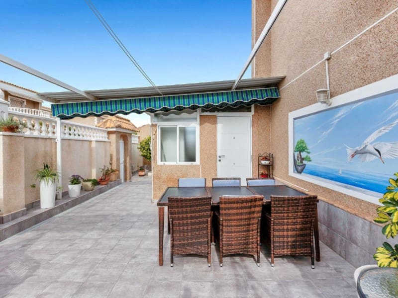 5 soverom Villa til salgs i Torrevieja med svømmebasseng - € 395 000 (Ref: 8937457)