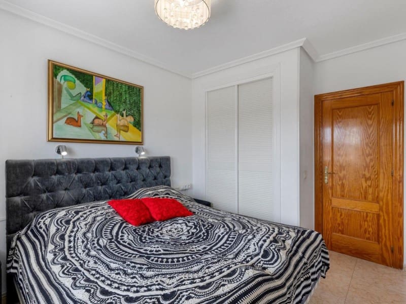 5 soverom Villa til salgs i Torrevieja med svømmebasseng - € 395 000 (Ref: 8937457)