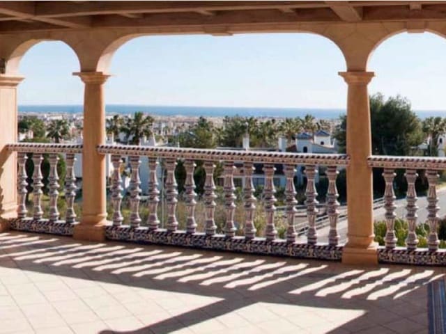 5 sypialnia Willa na sprzedaż w Campoamor, Orihuela z basenem - 3 200 000 € (Ref: 8949176)