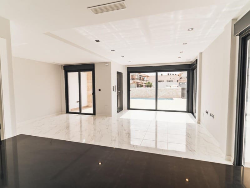 4 slaapkamer Villa te koop in Orihuela Costa met zwembad - € 699.900 (Ref: 9000422)