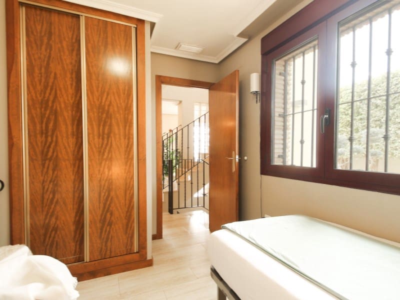 6 sovrum Villa till salu i Torrevieja - 699 000 € (Ref: 9003263)