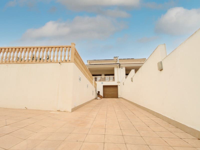 6 sovrum Villa till salu i Torrevieja - 699 000 € (Ref: 9003263)