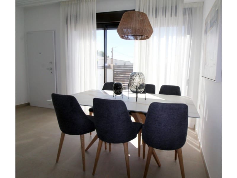 Chalet de 4 habitaciones en Pilar de la Horadada en venta con piscina - 384.900 € (Ref: 9042649)