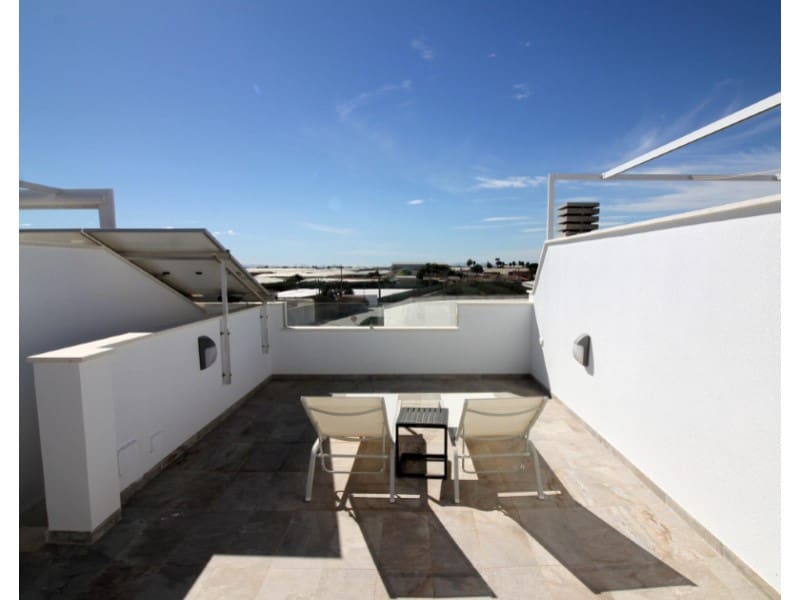 Chalet de 4 habitaciones en Pilar de la Horadada en venta con piscina - 384.900 € (Ref: 9042649)