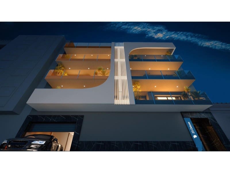 Ático de 3 habitaciones en Torrevieja en venta con piscina - 599.000 € (Ref: 9062680)