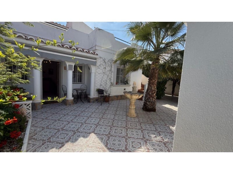 3 soverom Hus til salgs i Torrevieja - € 399 000 (Ref: 9149422)