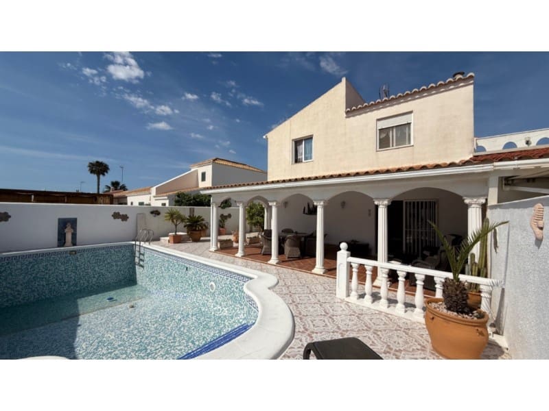 3 soverom Hus til salgs i Torrevieja - € 399 000 (Ref: 9149422)