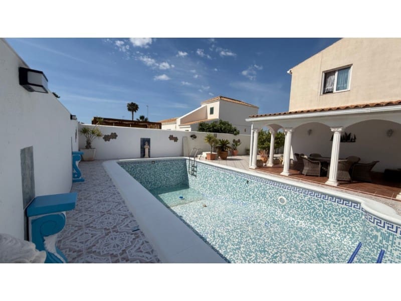 3 soverom Hus til salgs i Torrevieja - € 399 000 (Ref: 9149422)