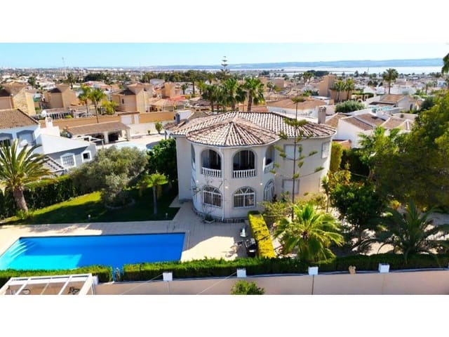 5 chambre Villa/Maison à vendre à El Chaparral, Torrevieja avec piscine - 499 000 € (Ref: 9149433)