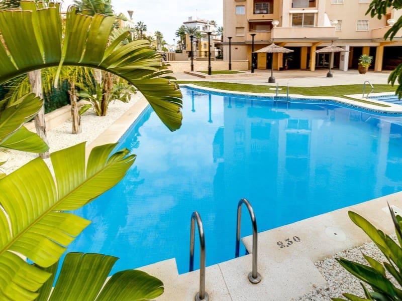 2 sypialnia Apartament na sprzedaż w Torrevieja z basenem - 209 000 € (Ref: 9149437)