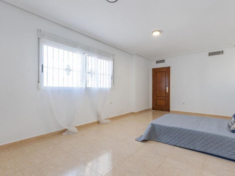 5 slaapkamer Villa te koop in La Marquesa met zwembad garage - € 449.000 (Ref: 9149446)