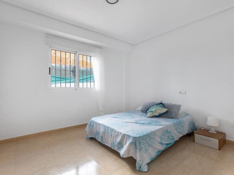 5 slaapkamer Villa te koop in La Marquesa met zwembad garage - € 449.000 (Ref: 9149446)