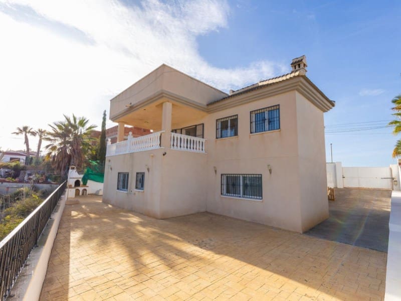 5 slaapkamer Villa te koop in La Marquesa met zwembad garage - € 449.000 (Ref: 9149446)