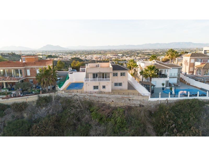 5 slaapkamer Villa te koop in La Marquesa met zwembad garage - € 449.000 (Ref: 9149446)