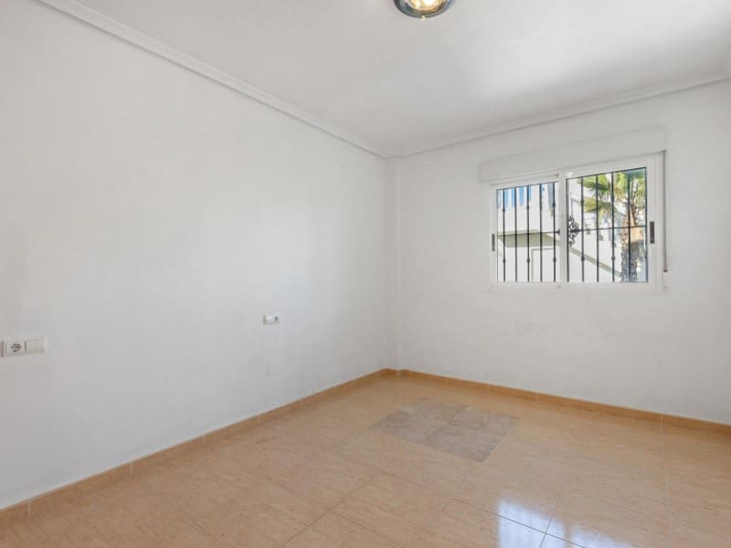 5 slaapkamer Villa te koop in La Marquesa met zwembad garage - € 449.000 (Ref: 9149446)