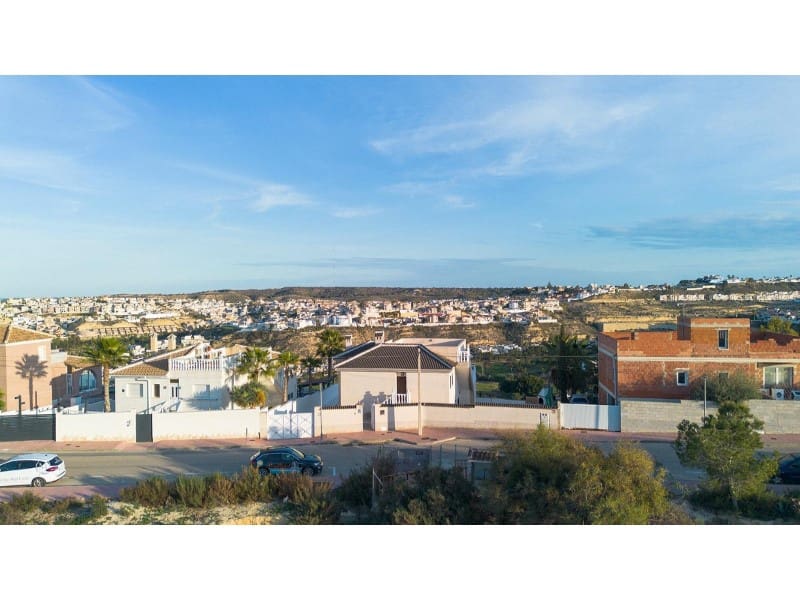 5 slaapkamer Villa te koop in La Marquesa met zwembad garage - € 449.000 (Ref: 9149446)