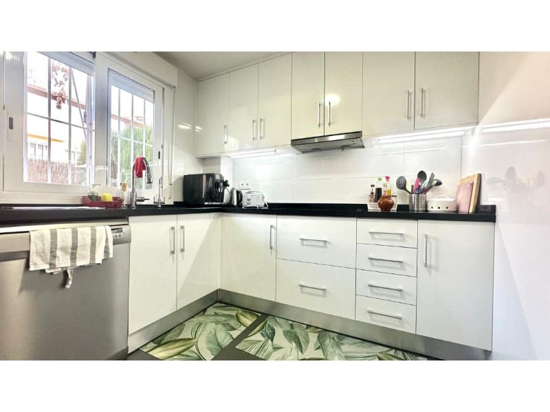 2 Zimmer Haus zu verkaufen in Torrevieja mit Pool - 301.000 € (Ref: 9149450)