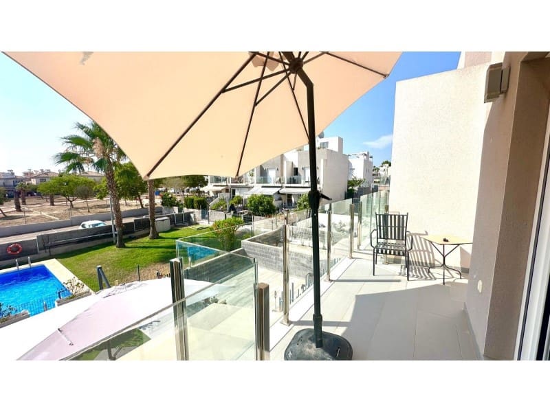 2 Zimmer Haus zu verkaufen in Torrevieja mit Pool - 301.000 € (Ref: 9149450)