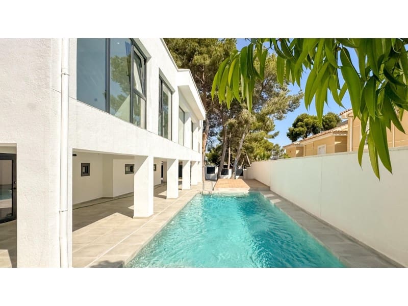 4 makuuhuone Huvila myytävänä paikassa Torrevieja mukana uima-altaan - 995 000 € (Ref: 9149455)