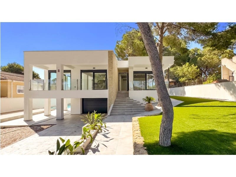 4 makuuhuone Huvila myytävänä paikassa Torrevieja mukana uima-altaan - 995 000 € (Ref: 9149455)