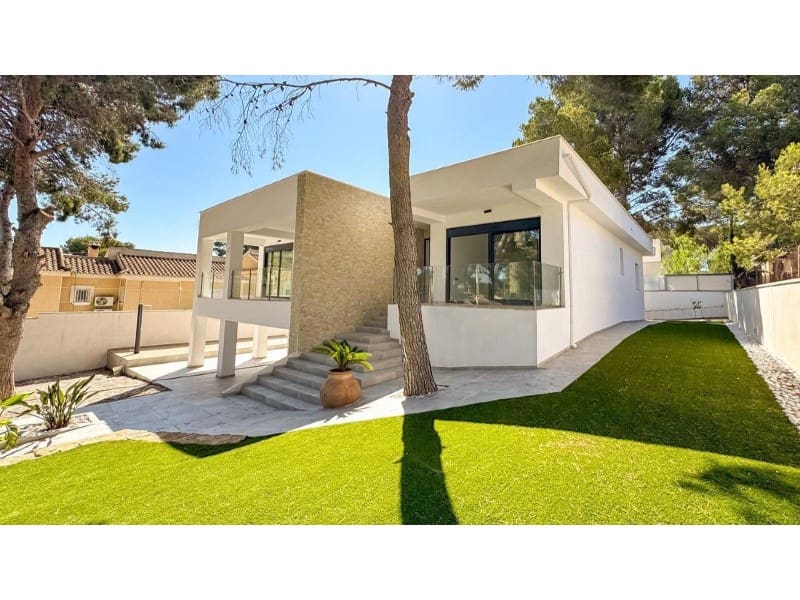 4 makuuhuone Huvila myytävänä paikassa Torrevieja mukana uima-altaan - 995 000 € (Ref: 9149455)