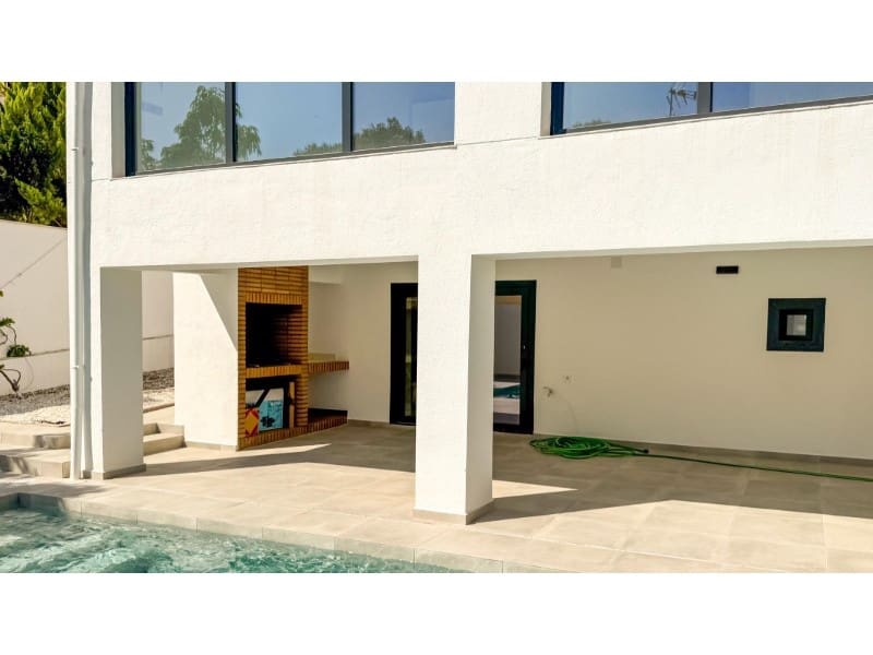 4 makuuhuone Huvila myytävänä paikassa Torrevieja mukana uima-altaan - 995 000 € (Ref: 9149455)