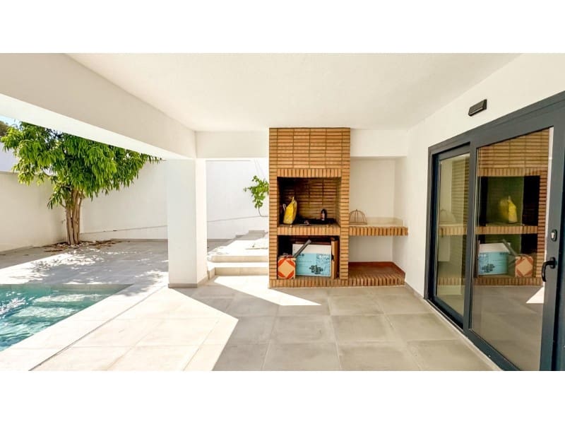 4 makuuhuone Huvila myytävänä paikassa Torrevieja mukana uima-altaan - 995 000 € (Ref: 9149455)