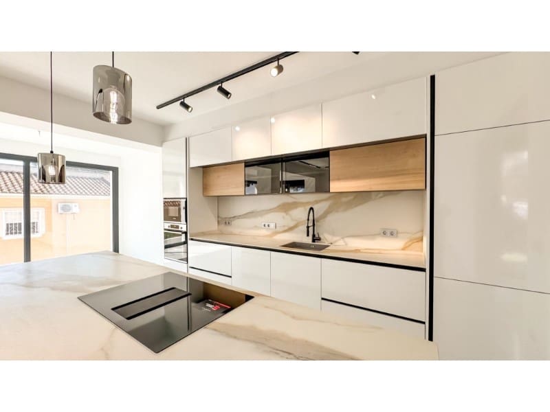 4 makuuhuone Huvila myytävänä paikassa Torrevieja mukana uima-altaan - 995 000 € (Ref: 9149455)