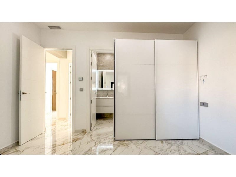 4 makuuhuone Huvila myytävänä paikassa Torrevieja mukana uima-altaan - 995 000 € (Ref: 9149455)