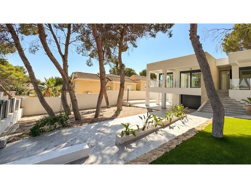 4 makuuhuone Huvila myytävänä paikassa Torrevieja mukana uima-altaan - 995 000 € (Ref: 9149455)