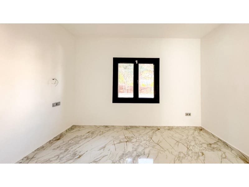 4 makuuhuone Huvila myytävänä paikassa Torrevieja mukana uima-altaan - 995 000 € (Ref: 9149455)