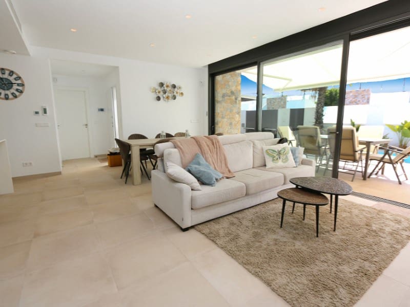 Chalet de 3 habitaciones en Pilar de la Horadada en venta con piscina - 495.000 € (Ref: 9149463)