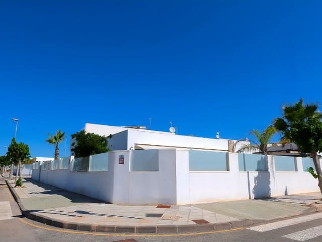 Chalet de 3 habitaciones en Pilar de la Horadada ciudad, Pilar de la Horadada en venta con piscina - 495.000 € (Ref: 9149463)