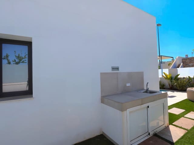 Chalet de 3 habitaciones en Pilar de la Horadada ciudad, Pilar de la Horadada en venta con piscina - 495.000 € (Ref: 9149463)