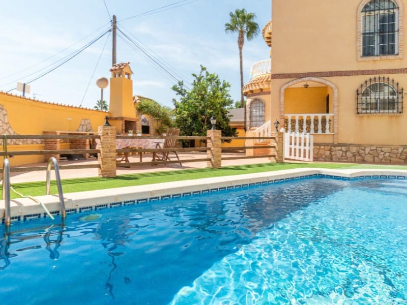 5 soverom Villa til salgs i Orihuela Costa med svømmebasseng - € 350 000 (Ref: 9149472)