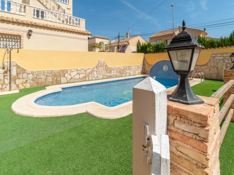 5 soverom Villa til salgs i Orihuela Costa med svømmebasseng - € 350 000 (Ref: 9149472)