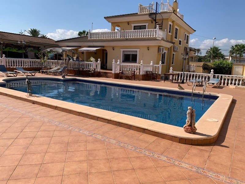 6 soveværelse Villa til salg i Torrevieja med swimmingpool - € 598.000 (Ref: 9152334)