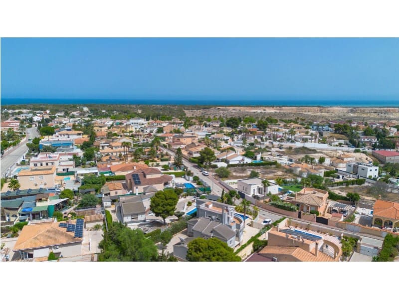 5 slaapkamer Villa te koop in San Fulgencio met zwembad garage - € 490.000 (Ref: 9159923)