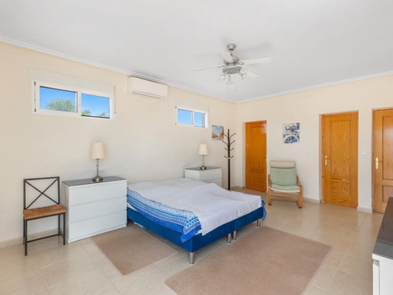 5 slaapkamer Villa te koop in San Fulgencio met zwembad garage - € 490.000 (Ref: 9159923)