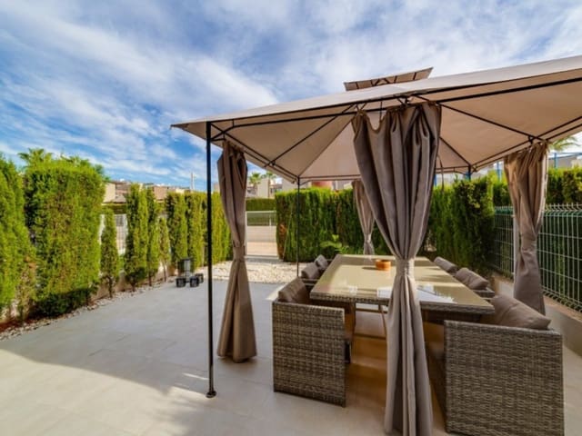 Casa de 3 habitaciones en Parque Acuático - Sector 25, Torrevieja en venta - 340.000 € (Ref: 9166100)