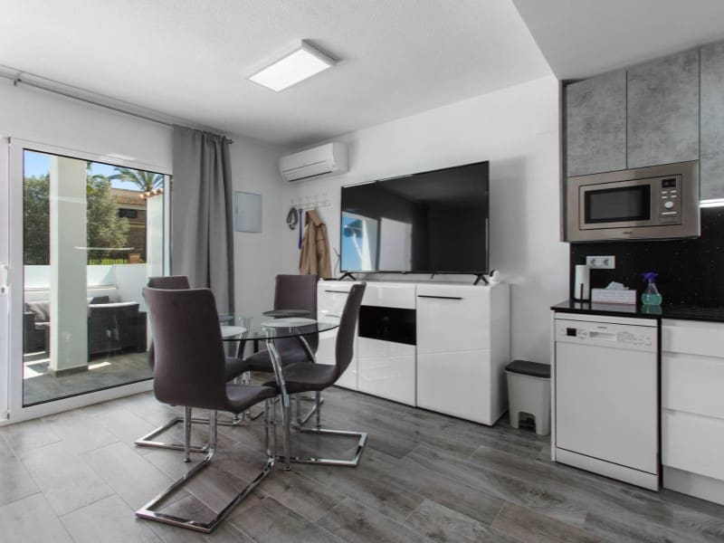 Apartamento de 2 habitaciones en Torrevieja en venta - 163.000 € (Ref: 9169858)