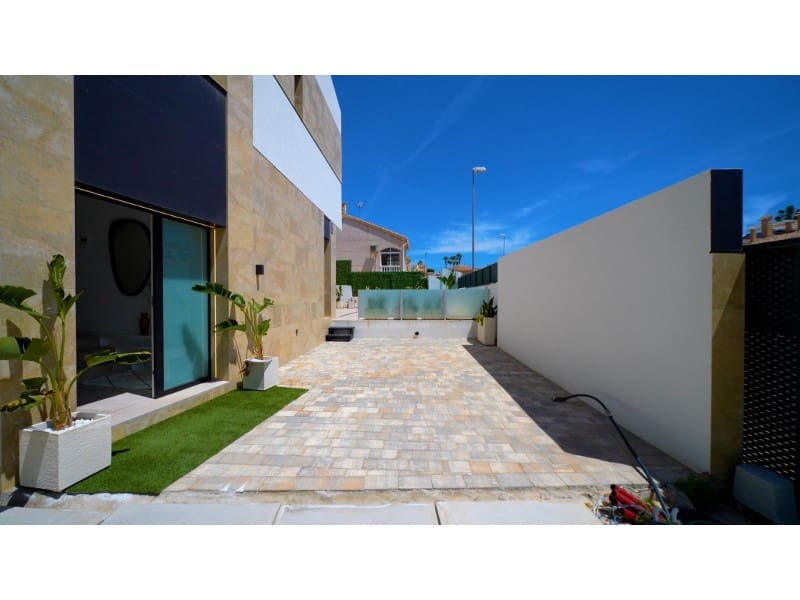 3 soveværelse Villa til salg i Orihuela Costa med swimmingpool - € 509.000 (Ref: 9169874)