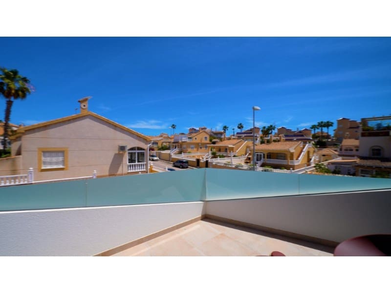 3 soveværelse Villa til salg i Orihuela Costa med swimmingpool - € 509.000 (Ref: 9169874)