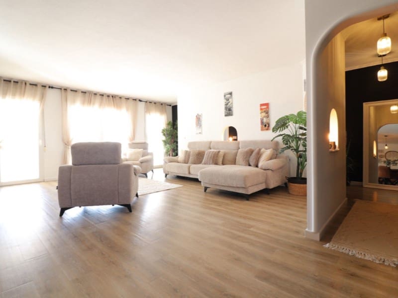 3 bedroom Villa for sale in Rojales with pool garage - € 850,000 (Ref: 9194072)