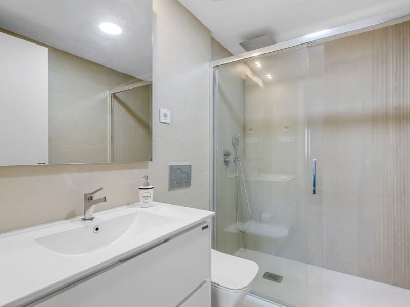 2 bedroom Apartment for sale in Punta Prima with garage - € 369,000 (Ref: 9194078)