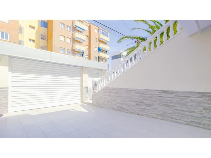 4 bedroom Townhouse for sale in Punta Prima with pool - € 545,000 (Ref: 9196196)