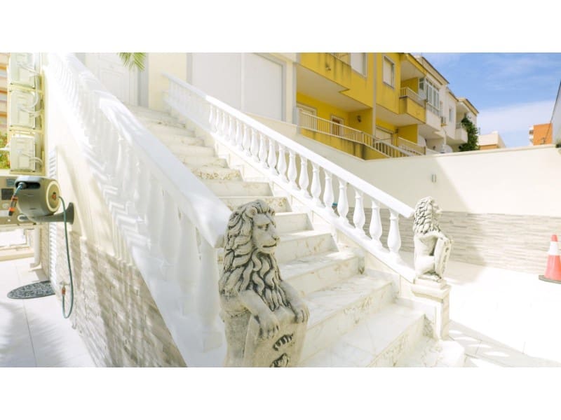 4 bedroom Townhouse for sale in Punta Prima with pool - € 545,000 (Ref: 9196196)